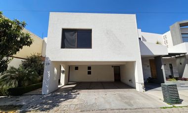 Casa en renta en jardines de zavaleta