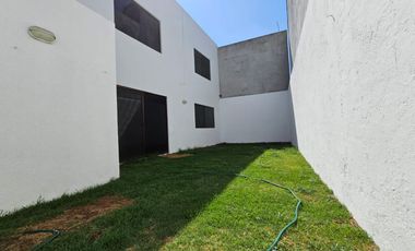 Casa en renta en jardines de zavaleta