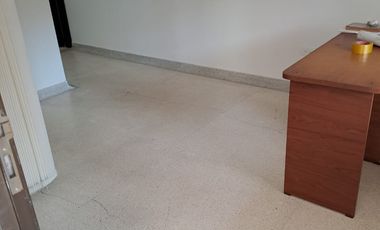SE ARRIENDA LOCAL COMERCIAL CALLE 18 # 32-21
