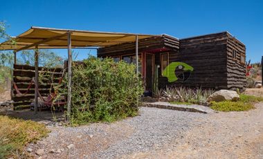 Venta de hermosa parcela de 10.000 m2, con 3 cabañas, agua de riego. Sector Mamalluca, Vicuña. $180 millones.