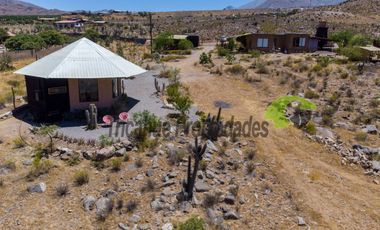 Venta de hermosa parcela de 10.000 m2, con 3 cabañas, agua de riego. Sector Mamalluca, Vicuña. $180 millones.