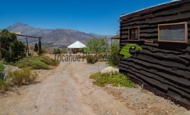 Venta de hermosa parcela de 10.000 m2, con 3 cabañas, agua de riego. Sector Mamalluca, Vicuña. $180 millones.
