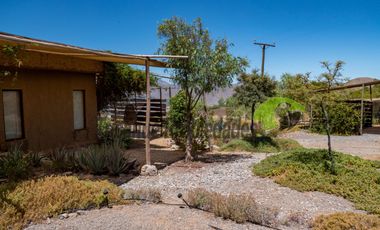 Venta de hermosa parcela de 10.000 m2, con 3 cabañas, agua de riego. Sector Mamalluca, Vicuña. $180 millones.