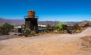 Venta de hermosa parcela de 10.000 m2, con 3 cabañas, agua de riego. Sector Mamalluca, Vicuña. $180 millones.