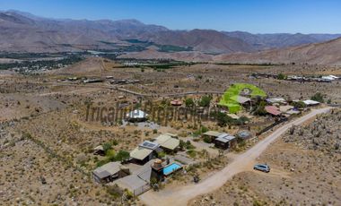 Venta de hermosa parcela de 10.000 m2, con 3 cabañas, agua de riego. Sector Mamalluca, Vicuña. $180 millones.