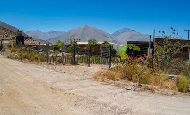 Venta de hermosa parcela de 10.000 m2, con 3 cabañas, agua de riego. Sector Mamalluca, Vicuña. $180 millones.