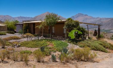Venta de hermosa parcela de 10.000 m2, con 3 cabañas, agua de riego. Sector Mamalluca, Vicuña. $180 millones.