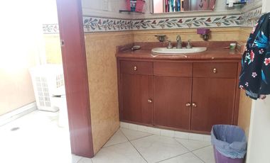 VENDO CASA RESIDENCIAL EN COSTA DE ORO