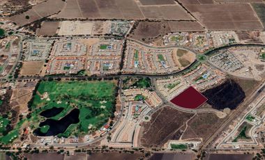Lote de 13,010 m² en comunidad cerrada con campo de golf, en venta, San Miguel de Allende.