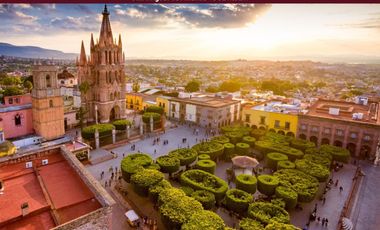 Lote para 33 viviendas con campo de golf, viñedos, en venta, San Miguel de Allende.