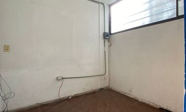 En RENTA… Local Comercial. Ubicado a 3 cuadras de Los Portales en la Ciudad de Toluca