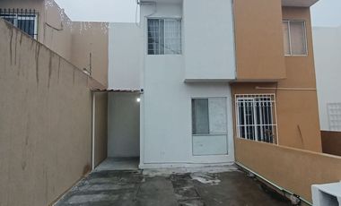 Casa en excelente estado estético en el Fracc. Las Vegas ll. Cerca de Aurrera