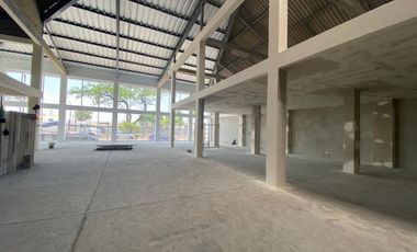 Se Alquila local comercial en Av de las Americas