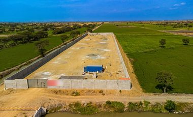 Se vende terreno con cerramiento en la vía al PAN