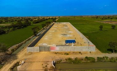 Se vende terreno con cerramiento en la vía al PAN