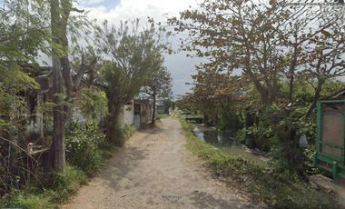 Terreno cerca de Av. Miguel Aleman ideal bodegas, taller, central camioneta, casas interes social