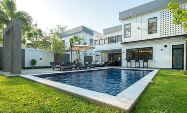 Modern Pool Villa in World Club Land Village, 4 bedrooms, experience luxury, comfort in a modern design house with a private swimming pool