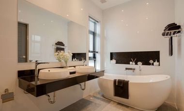 Modern Pool Villa in World Club Land Village, 4 bedrooms, experience luxury, comfort in a modern design house with a private swimming pool