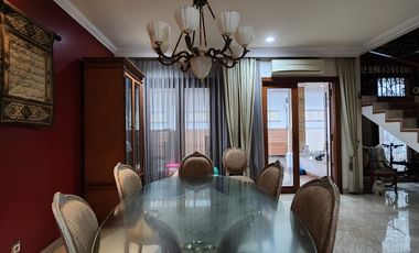 Dijual Rumah Siap huni di Pondok Indah Sekolah Kencana Ada Pool