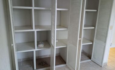 CASA EN FRECCIONAMIENTO CON VIGILANCIA Y JARDIN