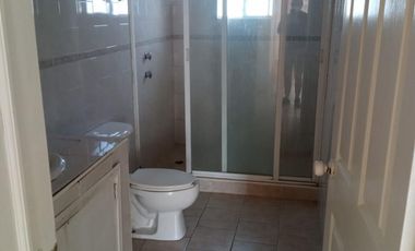 CASA EN FRECCIONAMIENTO CON VIGILANCIA Y JARDIN