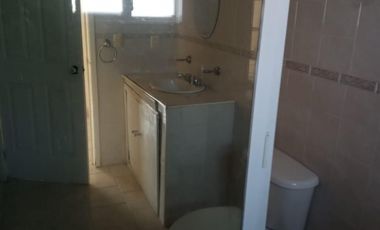 CASA EN FRECCIONAMIENTO CON VIGILANCIA Y JARDIN