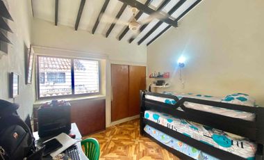 VENDO CASA EN MANGA - 200 MTS2 CONSTRUIDOS