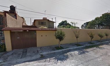CASA EN VENTA CON ALBERCA A BUEN PRECIO EN CUAUTLA