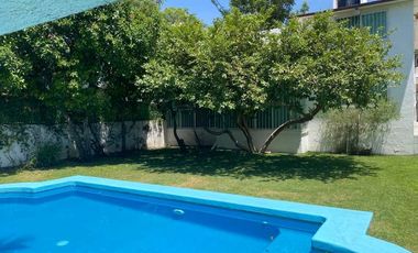CASA EN VENTA CON ALBERCA A BUEN PRECIO EN CUAUTLA