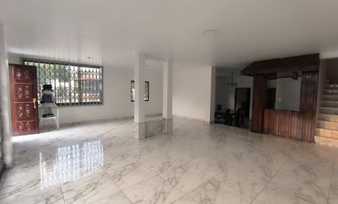 Vendo Casa Esquinera  Cdla. Alborada 6 Etapa