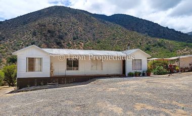 Leon Propiedades vende parcela con casa en Fundo Alhué, Curacaví.