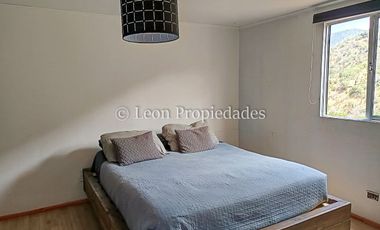 Leon Propiedades vende parcela con casa en Fundo Alhué, Curacaví.