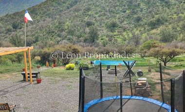 Leon Propiedades vende parcela con casa en Fundo Alhué, Curacaví.