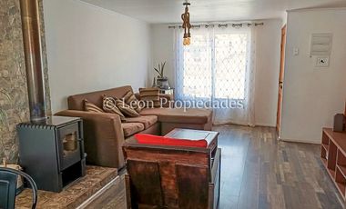 Leon Propiedades vende parcela con casa en Fundo Alhué, Curacaví.