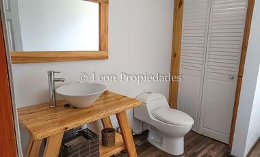 Leon Propiedades vende parcela con casa en Fundo Alhué, Curacaví.