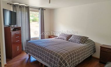 Leon Propiedades vende parcela con casa en Fundo Alhué, Curacaví.