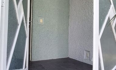 Casa rodeada de jardines