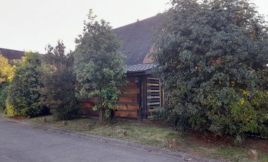 Venta Casa 2 pisos en Villa El Bosque