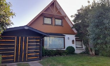 Venta Casa 2 pisos en Villa El Bosque