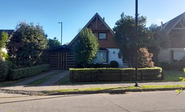 Venta Casa 2 pisos en Villa El Bosque