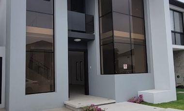 En venta lujosa y moderna casa en Isla Celeste, etapa Estribor, via a Samborondon