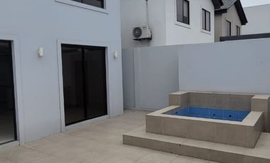 En venta lujosa y moderna casa en Isla Celeste, etapa Estribor, via a Samborondon