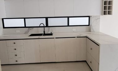 En venta lujosa y moderna casa en Isla Celeste, etapa Estribor, via a Samborondon
