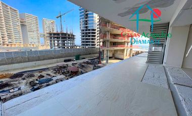 ¡Gran oportunidad! Departamento de playa para restaurar. Con vista lateral al mar