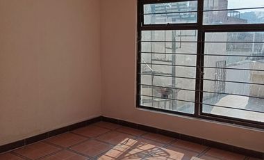 Casa En Atizapán,, 4 recamaras 2 Baños, a 3 calles de Av. Adolfo López Mateos