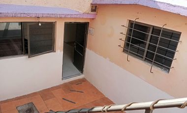 Casa En Atizapán,, 4 recamaras 2 Baños, a 3 calles de Av. Adolfo López Mateos