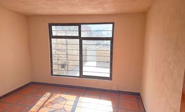 Casa En Atizapán,, 4 recamaras 2 Baños, a 3 calles de Av. Adolfo López Mateos