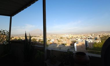 Casa de Tres Pisos en El Cercado de Arequipa en venta
