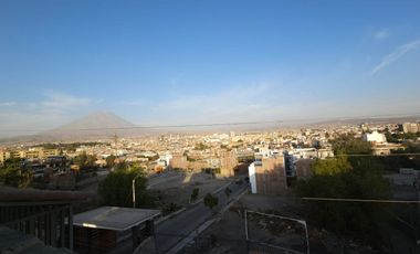 Casa de Tres Pisos en El Cercado de Arequipa en venta