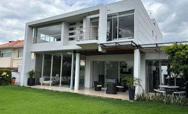 CASA 3 DORMOTRIOS ESTILO MODERNO